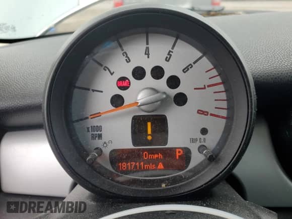 2013 MINI Hardtop with VIN WMWSU3C55DT546767, listed as a Copart auction lot 61287115 with 181,711 mi miles and Clean title. Bid and sale history available at DreamBid. Image 9.