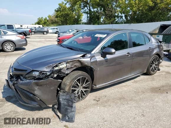 2021 Toyota Camry SE Nightshade z VIN 4T1G11AK0MU442479, wystawiony jako Copart lot #68267295 z przebiegiem 140 960 mil mil oraz Szkoda całkowita • Salvage title. Historia ofert i sprzedaży dostępna na DreamBid. Obrazek 1.