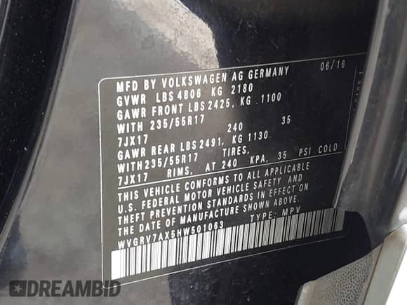 2017 Volkswagen Tiguan Wolfsburg Edition z VIN WVGRV7AX5HW501063, wystawiony jako IAAI lot #42099362 z przebiegiem 76 597 mil mil oraz . Historia ofert i sprzedaży dostępna na DreamBid. Obrazek 9.