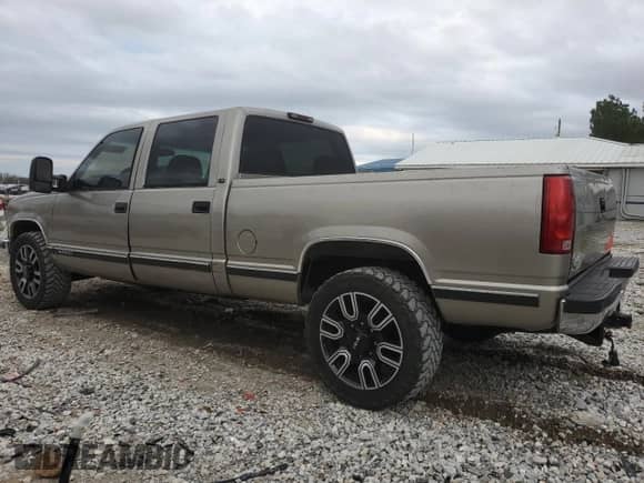 2000 CHEVROLET GMT C2500 with VIN 1GCGC23R7YF405017, listed as a Copart auction lot 80281364 with 168,919 mi miles and Clean title. Bid and sale history available at DreamBid. Image 2.