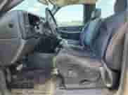 2007 Chevrolet Silverado 2500HD Work Truck z VIN 1GCHC24U47E116950, wystawiony jako Copart lot #61726395 z przebiegiem 230 974 mil mil oraz Szkoda całkowita • Salvage title. Historia ofert i sprzedaży dostępna na DreamBid. Obrazek 7.