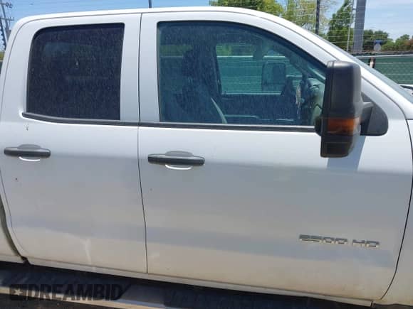 2015 Chevrolet Silverado 2500HD Work Truck z VIN 1GC2KUEG0FZ536905, wystawiony jako IAAI lot #42828973 z przebiegiem 311 106 mil mil oraz . Historia ofert i sprzedaży dostępna na DreamBid. Obrazek 12.