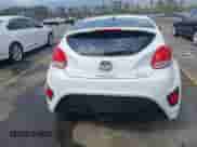 2013 Hyundai Veloster Turbo z VIN KMHTC6AE6DU112233, wystawiony jako IAAI lot #41869164 z przebiegiem 151 091 mil mil oraz . Historia ofert i sprzedaży dostępna na DreamBid. Obrazek 16.