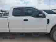 2019 Ford F-250 XL z VIN 1FT7X2B65KEG78174, wystawiony jako IAAI lot #42832696 z przebiegiem 147 261 mil mil oraz . Historia ofert i sprzedaży dostępna na DreamBid. Obrazek 13.