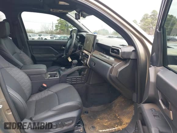 2024 Toyota Tacoma SR5 with VIN 3TMLB5JN2RM044896, listed as a IAAI auction lot 41575173 with 4,293 mi miles and . Bid and sale history available at DreamBid. Image 5.