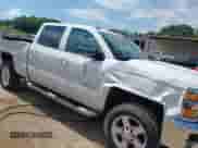 2018 Chevrolet Silverado 2500HD LT z VIN 1GC1KVEG9JF188050, wystawiony jako IAAI lot #42696983 z przebiegiem 103 599 mil mil oraz . Historia ofert i sprzedaży dostępna na DreamBid. Obrazek 6.