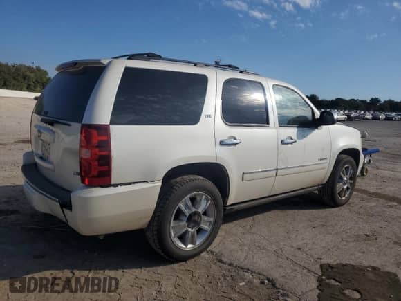2010 Chevrolet Tahoe LTZ с VIN 1GNUCCE0XAR290190, выставлен на аукционе Copart как лот 85536975 с пробегом 207 271 миль миль и Списание • Salvage title. История ставок и продаж доступна на DreamBid. Изображение 3.