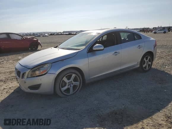2012 Volvo S60 T5 с VIN YV1622FS1C2102533, выставлен на аукционе Copart как лот 84743595 с пробегом 124 756 миль миль и Списание • Salvage title. История ставок и продаж доступна на DreamBid. Изображение 1.