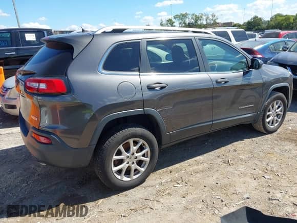 2014 Jeep Cherokee Latitude с VIN 1C4PJMCS0EW138495, выставлен на аукционе IAAI как лот 43361085 с пробегом 125 285 миль миль и . История ставок и продаж доступна на DreamBid. Изображение 4.