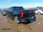 2022 Chevrolet Silverado 1500 RST z VIN 3GCUDEET1NG534651, wystawiony jako IAAI lot #41698902 z przebiegiem 44 823 mil mil oraz . Historia ofert i sprzedaży dostępna na DreamBid. Obrazek 3.