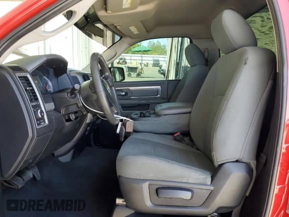 2017 Ram 1500 Express z VIN 3C6JR6AT4HG584360, wystawiony jako Copart lot #61212015 z przebiegiem 78 364 mil mil oraz Szkoda całkowita • Salvage title. Historia ofert i sprzedaży dostępna na DreamBid. Obrazek 7.