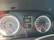 2016 Ram 1500 Tradesman z VIN 1C6RR7FG1GS383740, wystawiony jako Copart lot #70656985 z przebiegiem 104 439 mil mil oraz Szkoda całkowita • Salvage title. Historia ofert i sprzedaży dostępna na DreamBid. Obrazek 9.