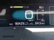 2018 Toyota Prius Plus z VIN JTDKARFP3J3073801, wystawiony jako IAAI lot #42903373 z przebiegiem 90 429 mil mil oraz . Historia ofert i sprzedaży dostępna na DreamBid. Obrazek 16.