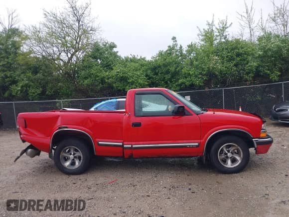 2000 Chevrolet S-10 с VIN 1GCCS1453YK296165, выставлен на аукционе IAAI как лот 42190667 с пробегом 215 370 миль миль и . История ставок и продаж доступна на DreamBid. Изображение 13.