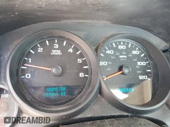 2008 GMC Sierra 1500 Work Truck with VIN 1GTEC14X28Z101249, listed as a Copart auction lot 62340205 with 187,015 mi miles and Salvage title. Bid and sale history available at DreamBid. Image 9.