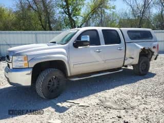 2007 Chevrolet Silverado 2500HD LTZ с VIN 1GCHK23647F561463, выставлен на аукционе Copart как лот 55760955 с пробегом 169 956 миль миль и Чистый • Clean title. История ставок и продаж доступна на DreamBid. Изображение 1.