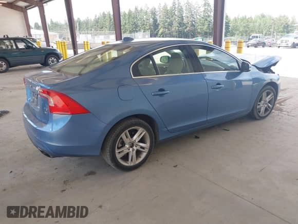 2015 Volvo S60 T5 Premier Plus с VIN YV1612TC1F1309076, выставлен на аукционе IAAI как лот 42532423 с пробегом 79 357 миль миль и . История ставок и продаж доступна на DreamBid. Изображение 4.