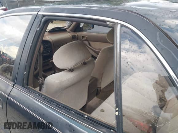 1995 Toyota Camry LE z VIN 4T1SK12E6SU532880, wystawiony jako IAAI lot #42992191 z przebiegiem 210 562 mil mil oraz . Historia ofert i sprzedaży dostępna na DreamBid. Obrazek 17.