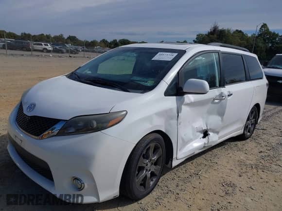 2016 Toyota Sienna SE with VIN 5TDXK3DCXGS700517, listed as a IAAI auction lot 40573738 with 141,785 mi miles and . Bid and sale history available at DreamBid. Image 2.