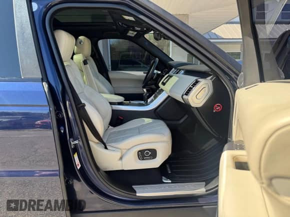 2017 Land Rover Range Rover Sport Autobiography z VIN SALWV2FE3HA142612, wystawiony jako Copart lot #85688165 z przebiegiem 151 760 mil mil oraz Czysty tytuł • Clean title. Historia ofert i sprzedaży dostępna na DreamBid. Obrazek 5.