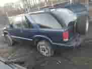 2001 Chevrolet Blazer LS z VIN 1GNCT18W91K121058, wystawiony jako Copart lot #42345925 z przebiegiem Nie podano mil oraz Szkoda całkowita • Salvage title. Historia ofert i sprzedaży dostępna na DreamBid. Obrazek 2.