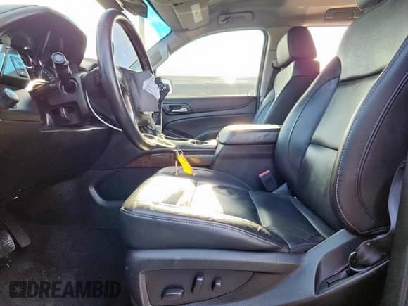 2019 Chevrolet Suburban LT с VIN 1GNSKHKC6KR335603, выставлен на аукционе Copart как лот 71271655 с пробегом 135 821 миль миль и Списание • Salvage title. История ставок и продаж доступна на DreamBid. Изображение 7.