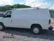 2014 Ford Econoline Cargo Commercial z VIN 1FTNE2EL5EDA47479, wystawiony jako IAAI lot #42285209 z przebiegiem 113 219 mil mil oraz . Historia ofert i sprzedaży dostępna na DreamBid. Obrazek 14.