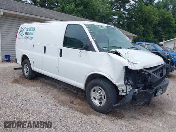 2020 Chevrolet Express Cargo with VIN 1GCWGAFGXL1232667, listed as a IAAI auction lot 42682111 with 90,751 mi miles and . Bid and sale history available at DreamBid. Image 1.