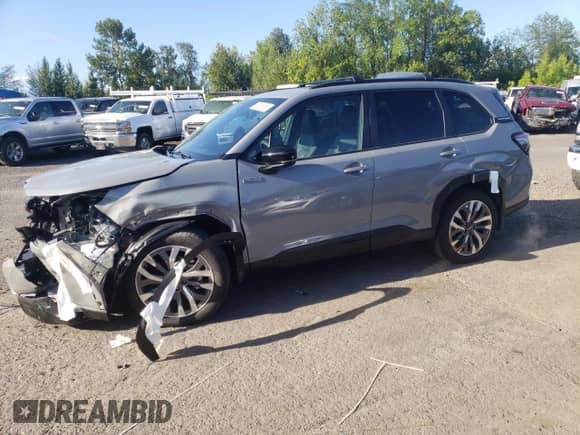 2025 Subaru Forester Touring Hybrid z VIN JF2SLSTD9SH411767, wystawiony jako Copart lot #68026365 z przebiegiem 1 113 mil mil oraz Szkoda całkowita • Salvage title. Historia ofert i sprzedaży dostępna na DreamBid. Obrazek 1.