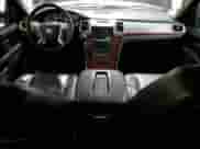 2013 Cadillac Escalade Premium z VIN 1GYS4CEF3DR305077, wystawiony jako Copart lot #66919755 z przebiegiem 82 288 mil mil oraz Szkoda całkowita • Salvage title. Historia ofert i sprzedaży dostępna na DreamBid. Obrazek 8.