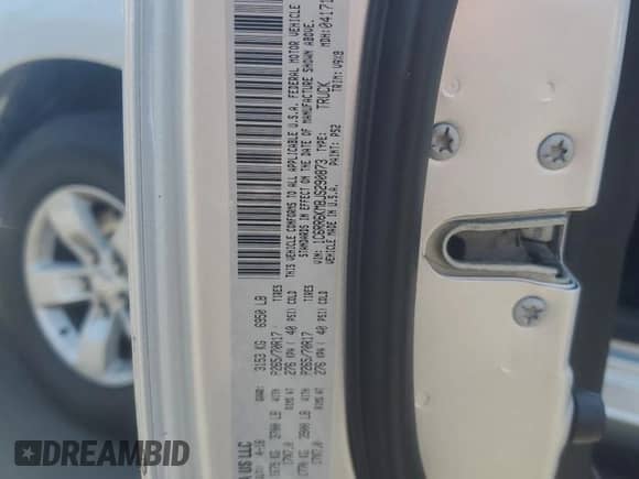 2018 Ram 1500 Tradesman z VIN 1C6RR6KM8JS290873, wystawiony jako Copart lot #63148965 z przebiegiem 97 900 mil mil oraz Szkoda całkowita • Salvage title. Historia ofert i sprzedaży dostępna na DreamBid. Obrazek 12.