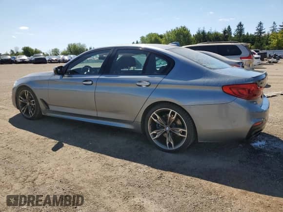 2018 BMW 5 Series M550i xDrive z VIN WBAJB9C54JB036187, wystawiony jako Copart lot #64554315 z przebiegiem 111 409 mil mil oraz Szkoda całkowita • Salvage title. Historia ofert i sprzedaży dostępna na DreamBid. Obrazek 2.