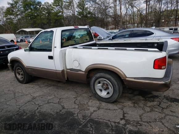 1997 Chevrolet S-10 LS с VIN 1GCCS1443V8208666, выставлен на аукционе Copart как лот 86734104 с пробегом 196 324 миль миль и На запчасти • Non repairable. История ставок и продаж доступна на DreamBid. Изображение 2.