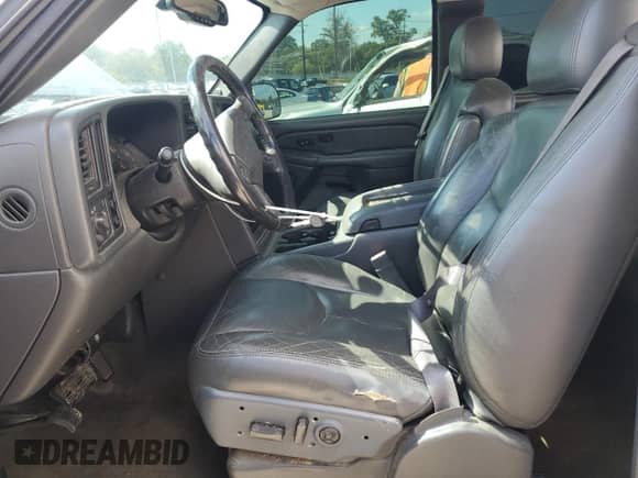 2005 Chevrolet Silverado 1500 LS z VIN 2GCEC19T251331383, wystawiony jako Copart lot #71864965 z przebiegiem 178 046 mil mil oraz Nie do naprawy • Non repairable. Historia ofert i sprzedaży dostępna na DreamBid. Obrazek 7.