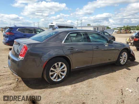 2018 Chrysler 300 Touring с VIN 2C3CCARG8JH276115, выставлен на аукционе Copart как лот 69017925 с пробегом 26 925 миль миль и Списание • Salvage title. История ставок и продаж доступна на DreamBid. Изображение 3.