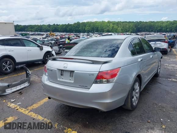 2009 Honda Accord EX z VIN 1HGCP36779A040874, wystawiony jako IAAI lot #42394631 z przebiegiem 246 713 mil mil oraz . Historia ofert i sprzedaży dostępna na DreamBid. Obrazek 4.