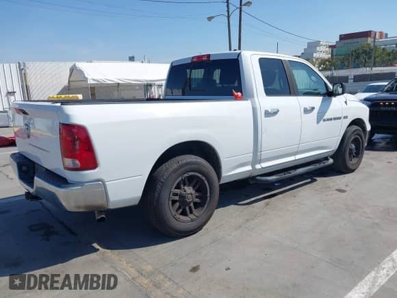 2011 Ram 1500 Big Horn z VIN 1D7RB1GT4BS554825, wystawiony jako IAAI lot #41979177 z przebiegiem 196 526 mil mil oraz . Historia ofert i sprzedaży dostępna na DreamBid. Obrazek 4.