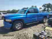1998 Dodge 1500 z VIN 1B7HC13Z7WJ139829, wystawiony jako Copart lot #69193324 z przebiegiem 145 935 mil mil oraz Szkoda całkowita • Salvage title. Historia ofert i sprzedaży dostępna na DreamBid. Obrazek 1.