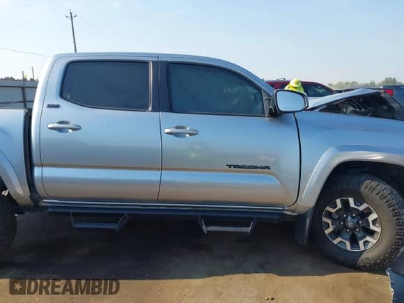 2022 Toyota Tacoma SR5 with VIN 3TMAZ5CN3NM194543, listed as a IAAI auction lot 43031222 with 21,800 mi miles and . Bid and sale history available at DreamBid. Image 13.