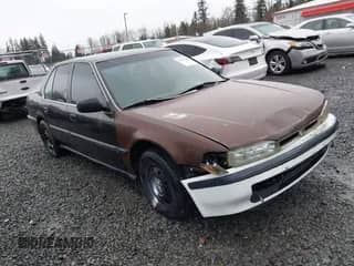 1990 Honda Accord LX с VIN JHMCB7658LC087442, выставлен на аукционе IAAI как лот 41237681 с пробегом 215 972 миль миль и . История ставок и продаж доступна на DreamBid. Изображение 1.