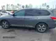 2016 Nissan Pathfinder S z VIN 5N1AR2MN6GC619315, wystawiony jako IAAI lot #41732515 z przebiegiem 171 240 mil mil oraz . Historia ofert i sprzedaży dostępna na DreamBid. Obrazek 14.