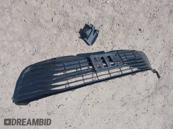 2018 Toyota Camry SE z VIN 4T1B11HK0JU023012, wystawiony jako IAAI lot #43142534 z przebiegiem 122 170 mil mil oraz . Historia ofert i sprzedaży dostępna na DreamBid. Obrazek 12.