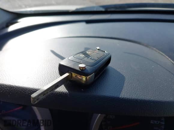 2012 Chevrolet Equinox 2LT z VIN 2GNFLPE53C6355049, wystawiony jako IAAI lot #42540168 z przebiegiem 178 002 mil mil oraz . Historia ofert i sprzedaży dostępna na DreamBid. Obrazek 11.