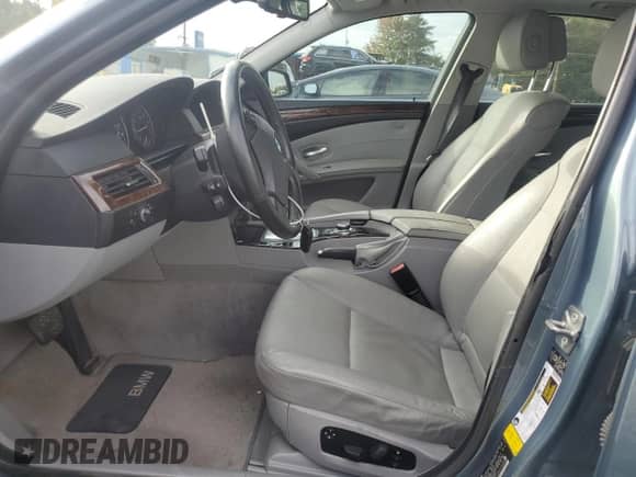 2010 BMW 5 Series 528i с VIN WBANU5C58AC460423, выставлен на аукционе Copart как лот 81823955 с пробегом 149 853 миль миль и Списание • Salvage title. История ставок и продаж доступна на DreamBid. Изображение 7.