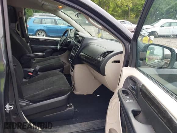 2012 Dodge Grand Caravan SE z VIN 2C4RDGBG2CR160230, wystawiony jako IAAI lot #42208654 z przebiegiem 140 726 mil mil oraz . Historia ofert i sprzedaży dostępna na DreamBid. Obrazek 5.