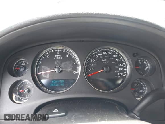 2010 Chevrolet Suburban LT z VIN 1GNUCJE06AR138587, wystawiony jako IAAI lot #42145484 z przebiegiem 283 318 mil mil oraz . Historia ofert i sprzedaży dostępna na DreamBid. Obrazek 7.