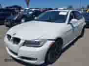 2010 BMW 3 Series 328i z VIN WBAPH5C58AA440231, wystawiony jako IAAI lot #43031069 z przebiegiem 96 967 mil mil oraz . Historia ofert i sprzedaży dostępna na DreamBid. Obrazek 2.