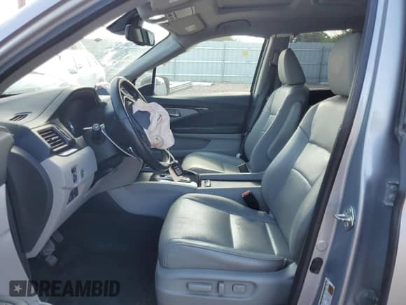 2017 Honda Pilot Touring с VIN 5FNYF5H93HB043441, выставлен на аукционе Copart как лот 62551495 с пробегом 162 357 миль миль и Списание • Salvage title. История ставок и продаж доступна на DreamBid. Изображение 7.