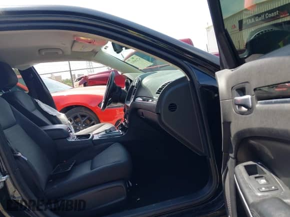 2019 Chrysler 300 Touring с VIN 2C3CCAAG4KH636929, выставлен на аукционе IAAI как лот 42156911 с пробегом 54 224 миль миль и . История ставок и продаж доступна на DreamBid. Изображение 5.