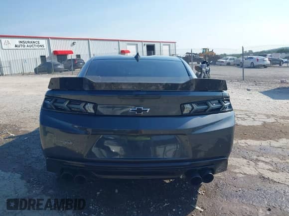 2018 Chevrolet Camaro 2SS z VIN 1G1FH1R78J0108224, wystawiony jako IAAI lot #43204029 z przebiegiem 28 372 mil mil oraz . Historia ofert i sprzedaży dostępna na DreamBid. Obrazek 16.